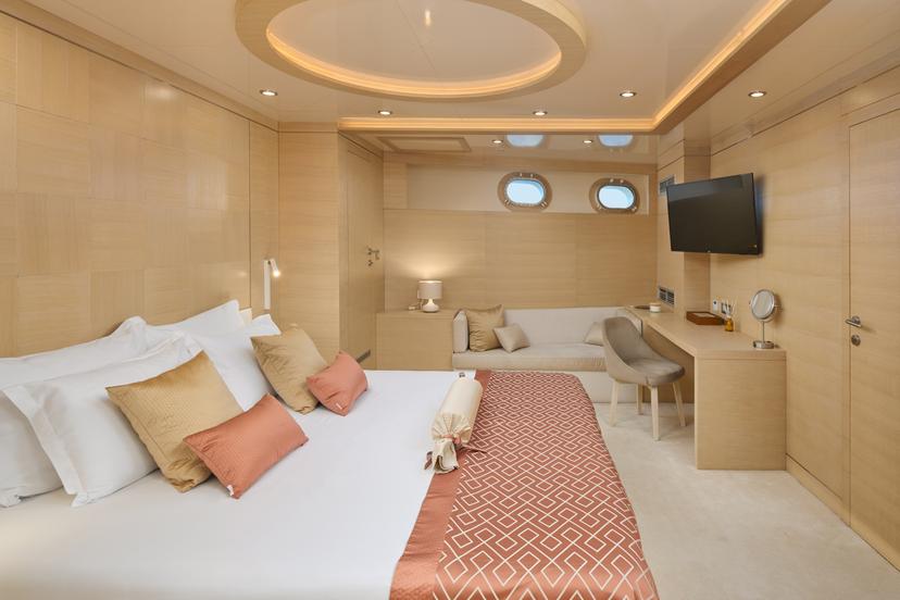 Stern Master Cabin (x 1) image 1