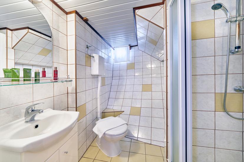 Triple Cabin (x 3) image 2