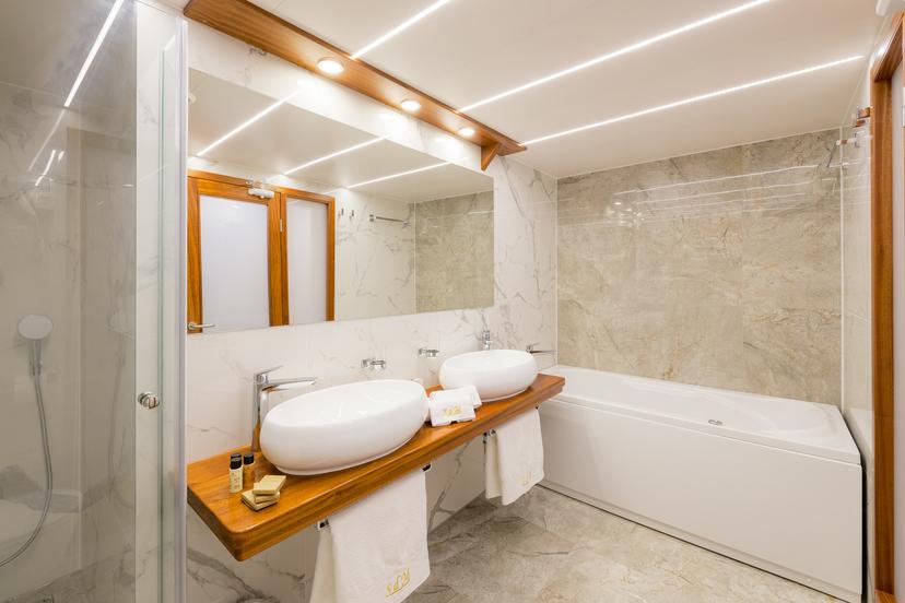 Master Cabin (x 1) image 4