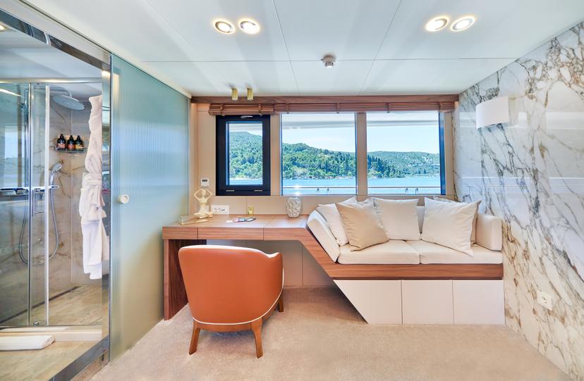 Master Stateroom (x 4) image 4