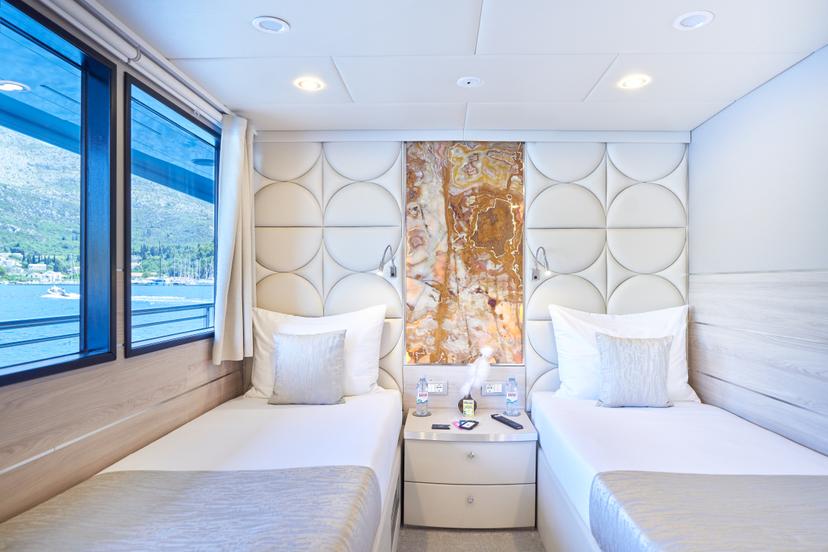 Twin Stateroom (x 2) image 1