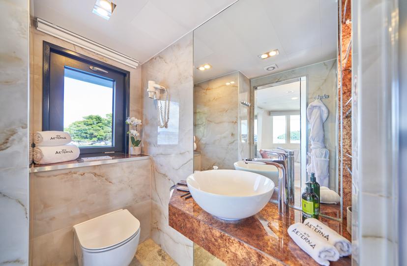 Master Stateroom (x 4) image 2