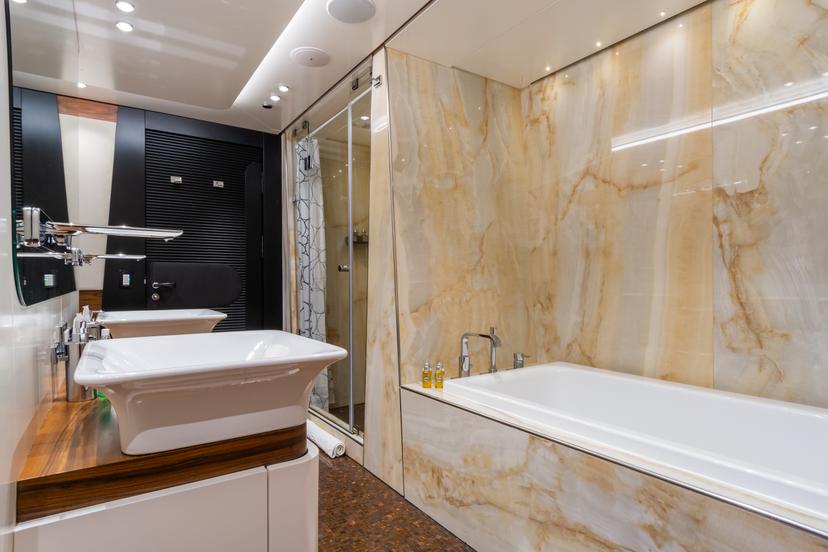 Master Suite (x 1) image 3